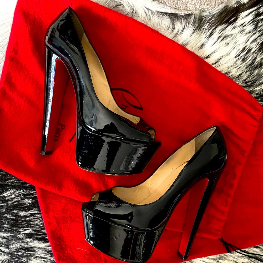 100% Auth Christian Louboutin peep toe sexy heels.